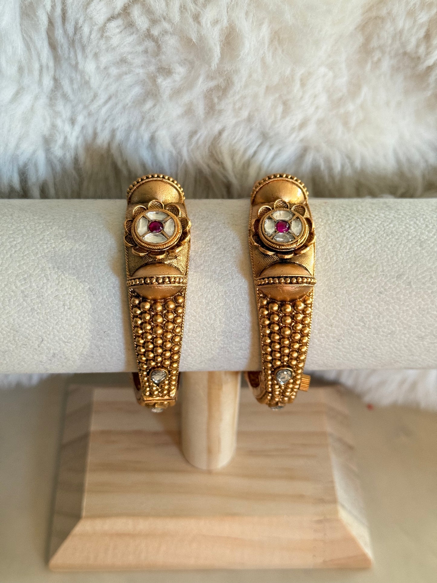 Nirveet Bangles